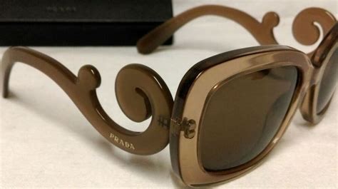 paire de lunette prada